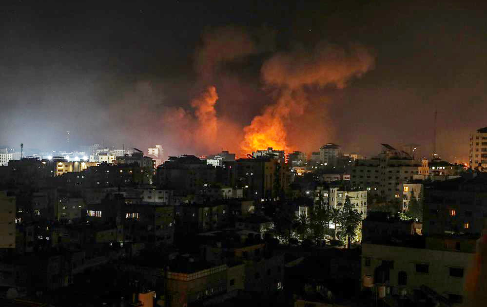 Gazze’de ateşkes delindi