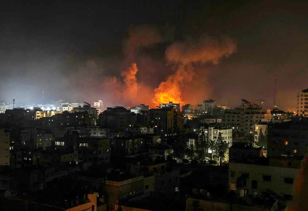Gazze’de ateşkes delindi