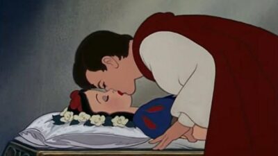 Prensin Pamuk Prenses’i öpme sahnesine cinsel saldırı itirazı