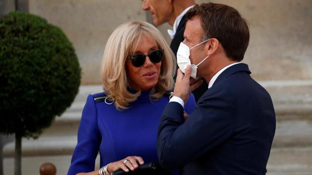 Fransa Cumhurbaşkanı Macron ve eşi, Covid-19 aşısı oldu