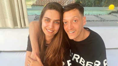 Amine Gülşe ve Mesut Özil’in servet değerinde saatleri
