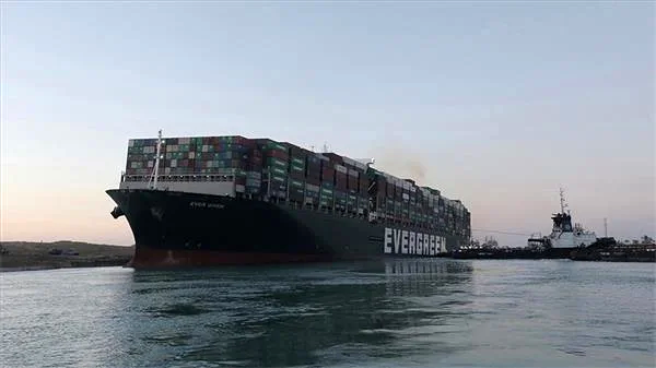 Mısır, Süveyş kanalını tıkayan gemi için tazminatı 550 milyon dolara indirdi