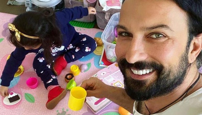 Tarkan kızı Liya ile beş çayında