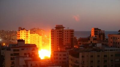 İsrail Gazze’de 13 katlı binayı vurdu