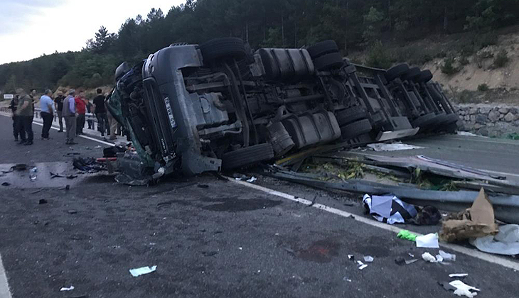 Devrilen TIR’ın altında kalan çocuk hayatını kaybetti