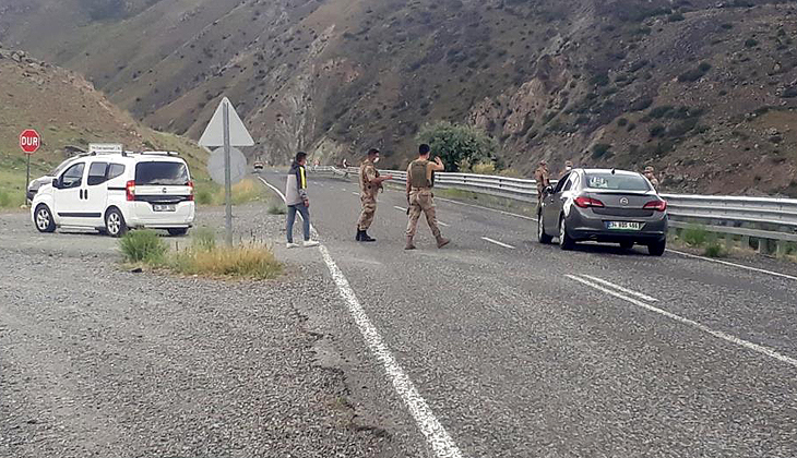 Askeri araç devrildi: 1 asker şehit, 3 sivil hayatını kaybetti