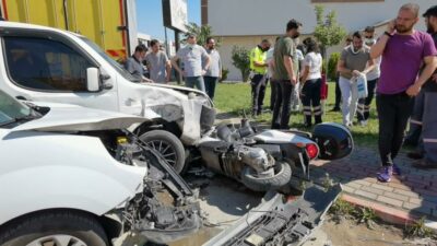 Bursa’da motosiklete aynı anda 2 araç çarptı
