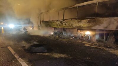 Bursa’da faciaya ramak kala! Lastiği patlayan otobüs yandı…