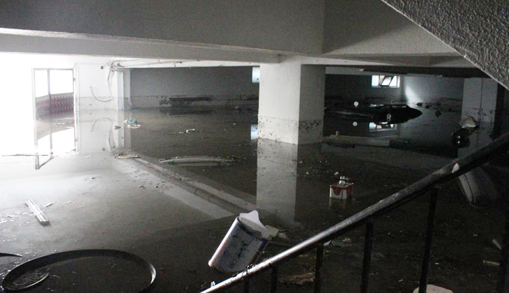 Ankara’da iş yerlerini su bastı, araçlar suya gömüldü