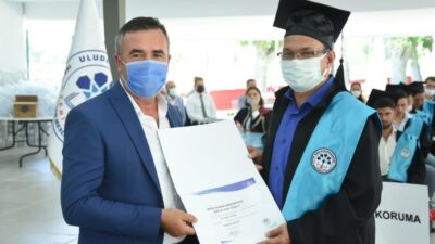 Bursa’da emekli astsubay, üniversiteyi bölüm birincisi olarak bitirdi