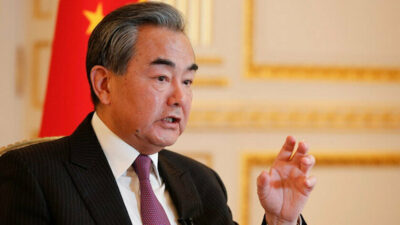 Çin Dışişleri Bakanı Vang’dan gelişmiş ülkelere ‘aşı stokçuluğu’ suçlaması