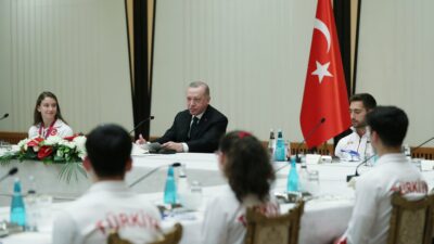Cumhurbaşkanı Erdoğan, milli sporcuları kabul etti