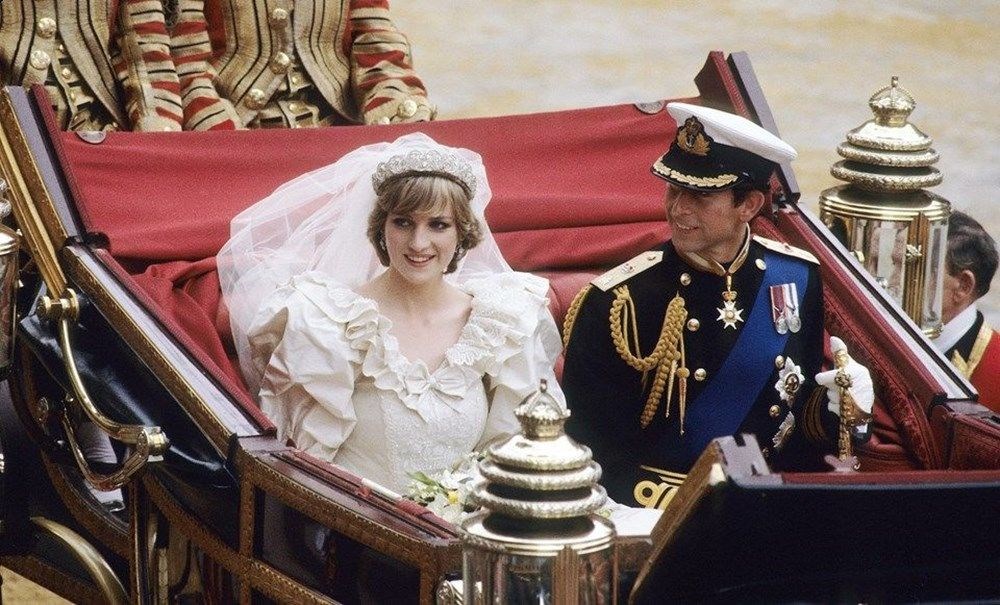 Prenses Diana’nın ikonik gelinliği sergileniyor