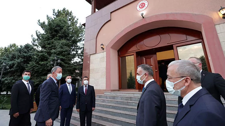 Milli Savunma Bakanı Akar, Türkiye’nin Bişkek Büyükelçiliğini ziyaret etti