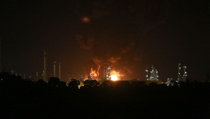 İran’da petrol rafinerisinde yangın