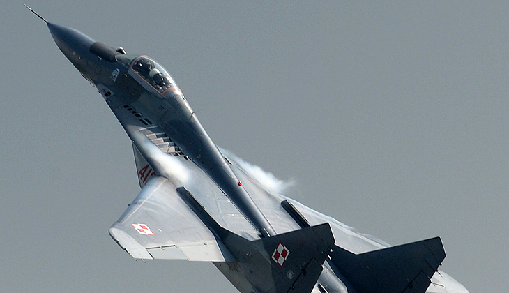 Polonya’da eğitim uçuşu yapan savaş uçakları yanlışlıkla birbirini vurdu iddiası