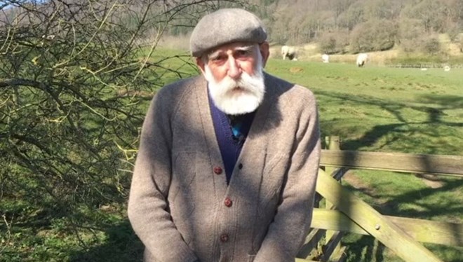 84 yaşındaki emekli çiftçi sakinleştirici sesiyle fenomen oldu