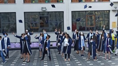 Bursa’da Salih Şeremet Ortaokulu ilk mezunlarını verdi