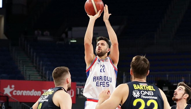 Olaylı maçta kazanan Anadolu Efes