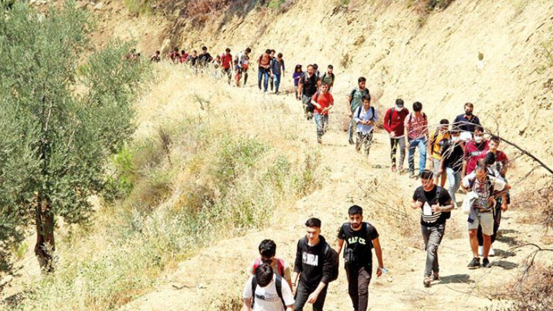 Taliban’dan kaçan Afganlar Türkiye’ye geliyor