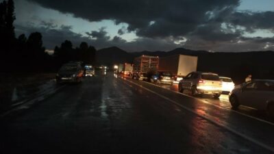 Erzurum’da sel nedeniyle yol kapandı