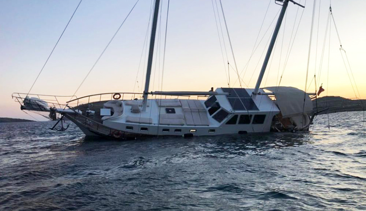 Muğla’da milyon dolarlık tur teknesi karaya oturdu, turistler son anda kurtarıldı
