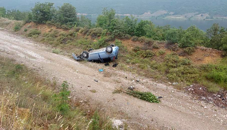 Bursa’da kontrolden çıkan otomobil şarampole yuvarlandı