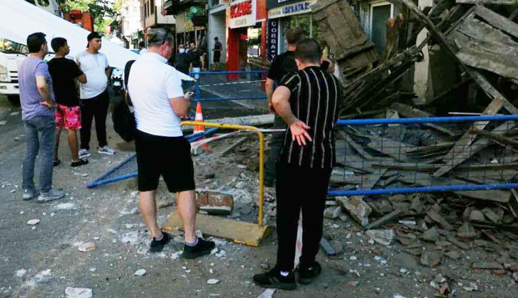 Bursa’da tarihi bina çöktü