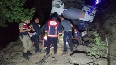 Göçmenleri taşıyan otobüs kaza yaptı! Kaçmaya çalıştılar