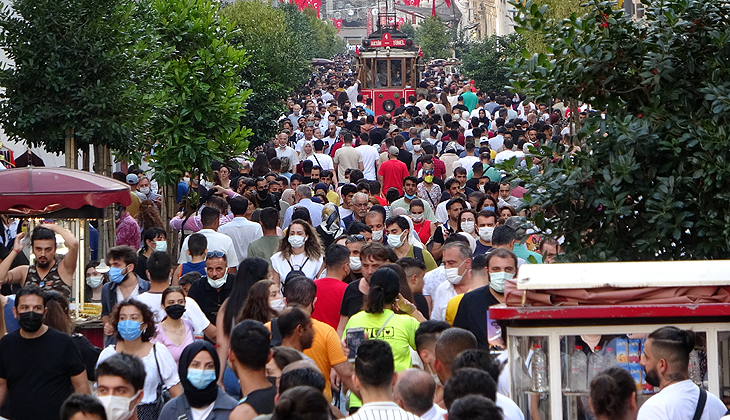 Bayramın son gününde Taksim’de yoğunluk