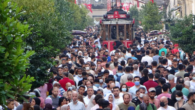 Bayramın son gününde Taksim’de yoğunluk