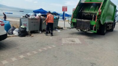 Bursa’nın tatil beldesinde günlük 100 ton çöp toplanıyor