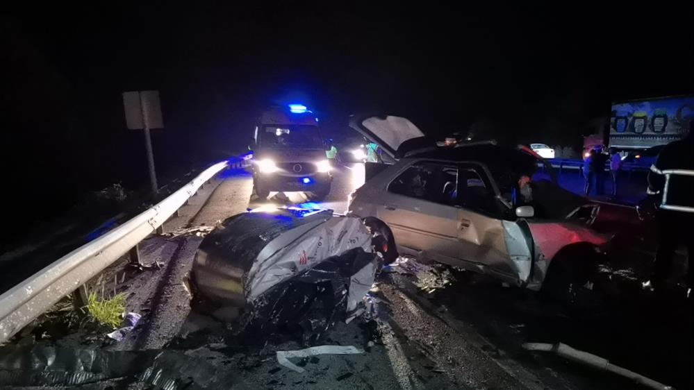 Bursa’da gaz pedalı takılan tır dehşet saçtı!