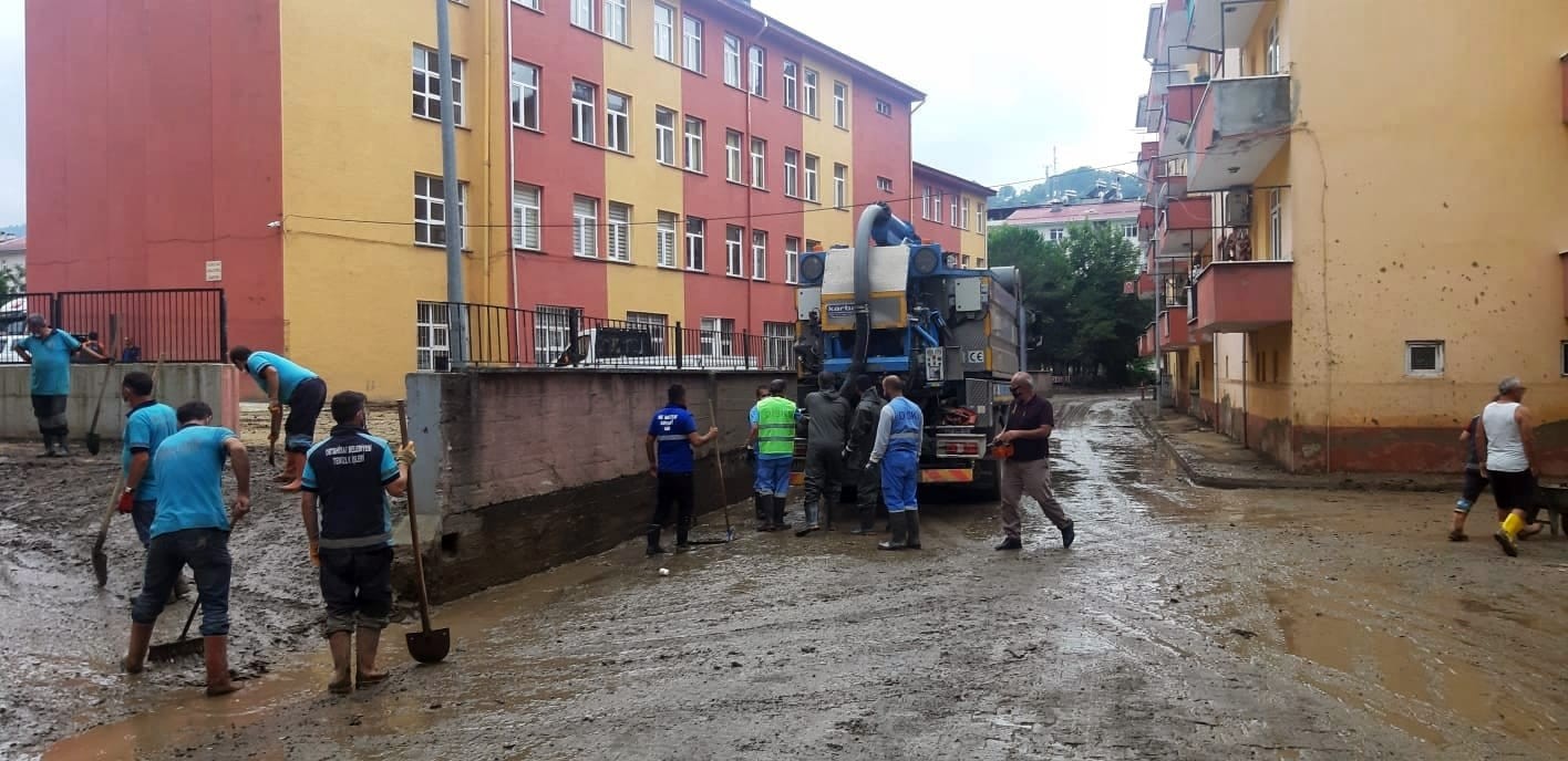 Diyarbakır ekibi selden zarar gören Artvin’de çalışmalara başladı