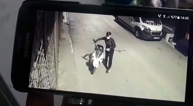 Bursa’da saniyelik soygun! Motosikleti çaldı… Bursa’da saniyelik soygun! Motosikleti çaldı…