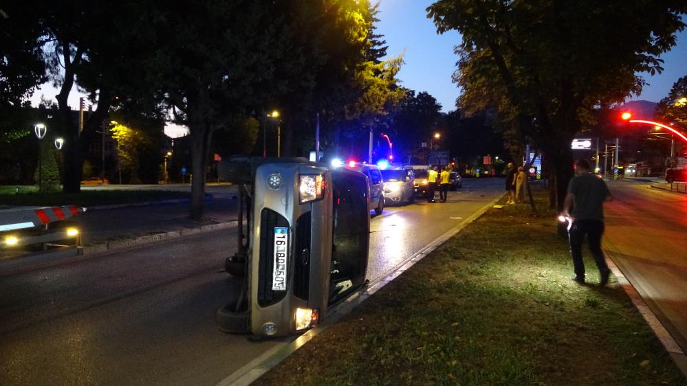 Bursa’da hamur yüklü araç takla attı: 3 yaralı