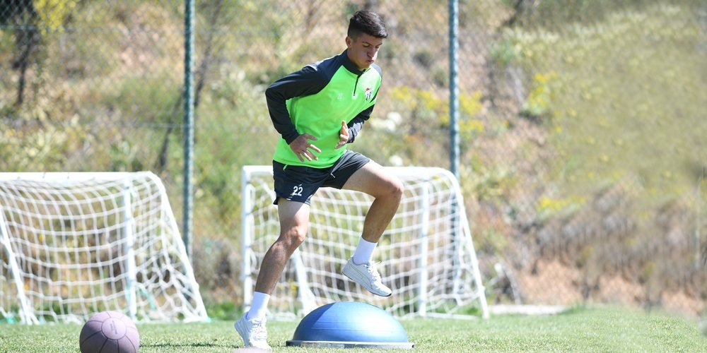 Taha Altıkardeş 2025’e kadar Bursaspor’da