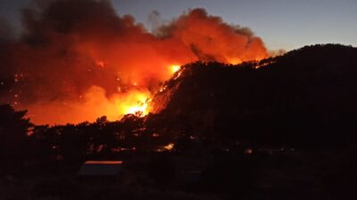 Antalya Akseki’de yangın farklı noktalarda devam ediyor