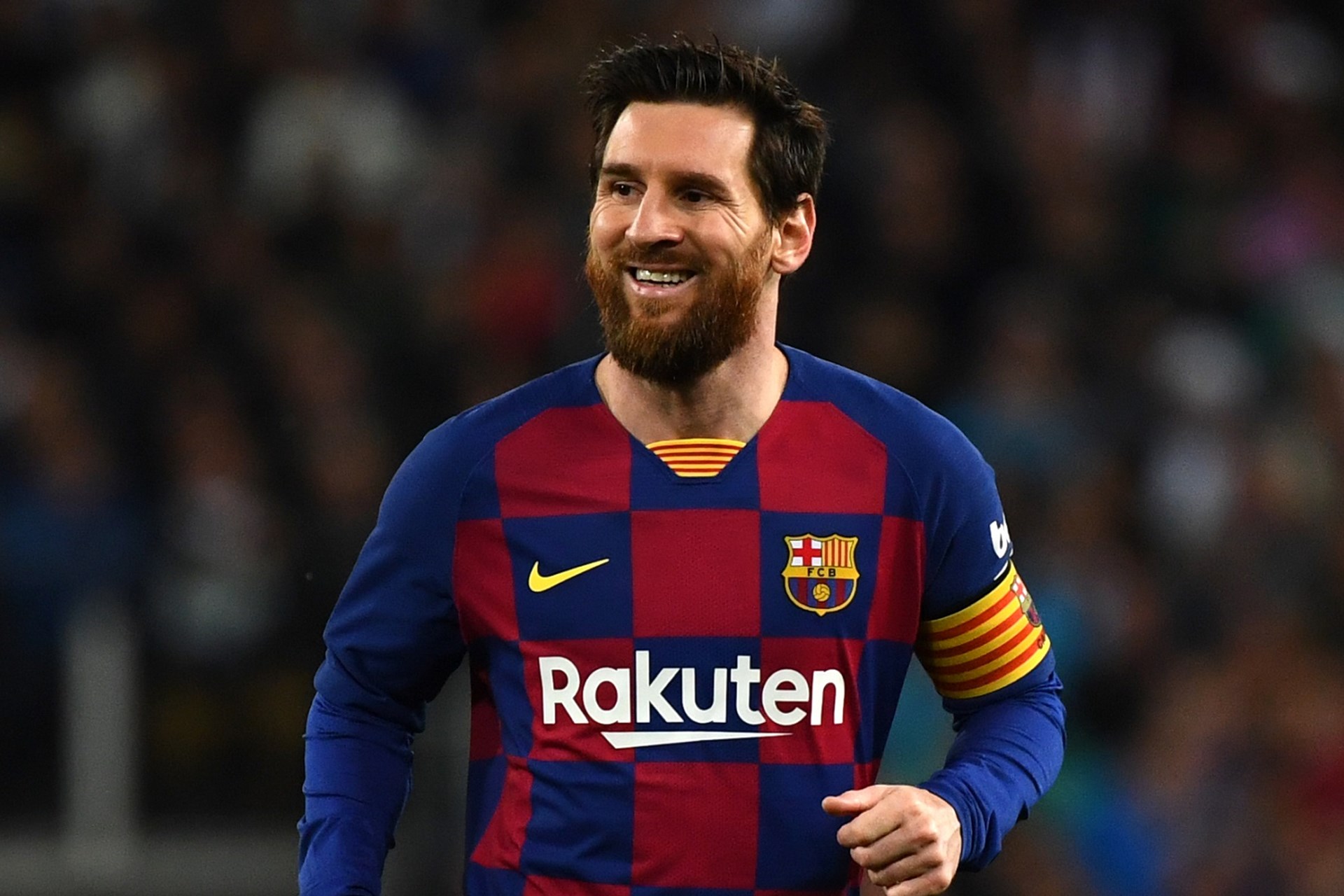 Messi, Barcelona’da kaldı