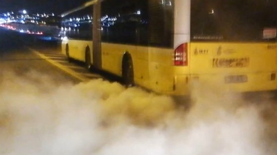 Metrobüste yangın paniği! Yolcular indirildi…