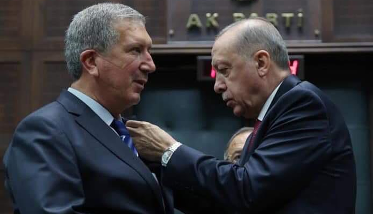 Ali Suat Akmeşe’ye rozetini Erdoğan taktı