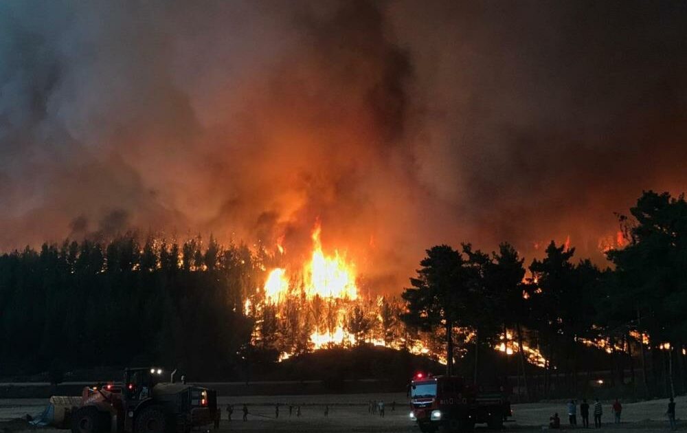 Kavaklıdere yangınında köyler tahliye edilmeye başlandı