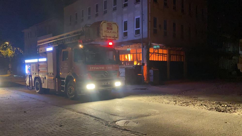 Bursa’da yangın! Büyümesini polisler engelledi