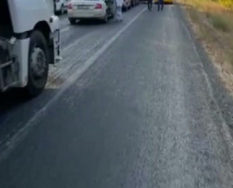 Bursa’da kontrolden çıkan kamyon devrildi: 2 yaralı