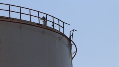 Mersin’de korkutan patlama: Drone petrol tankına çarptı