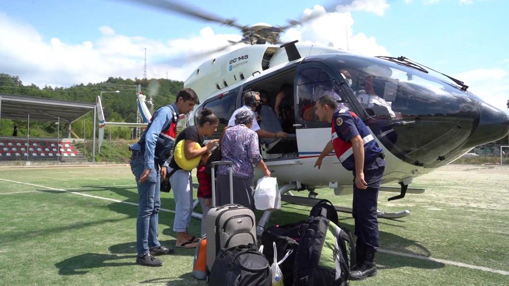 Bakan Karaismailoğlu’nun helikopteri de tahliye görevi yapıyor…