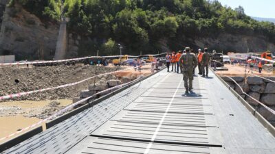 Sel bölgesinde yıkılan köprüler 2 ay içinde yapılacak