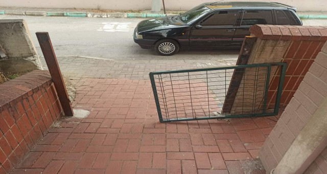 Bursa’da güpegündüz hırsızlık! Muhtarlığın kapısını çaldılar… Bursa’da güpegündüz hırsızlık! Muhtarlığın kapısını çaldılar…