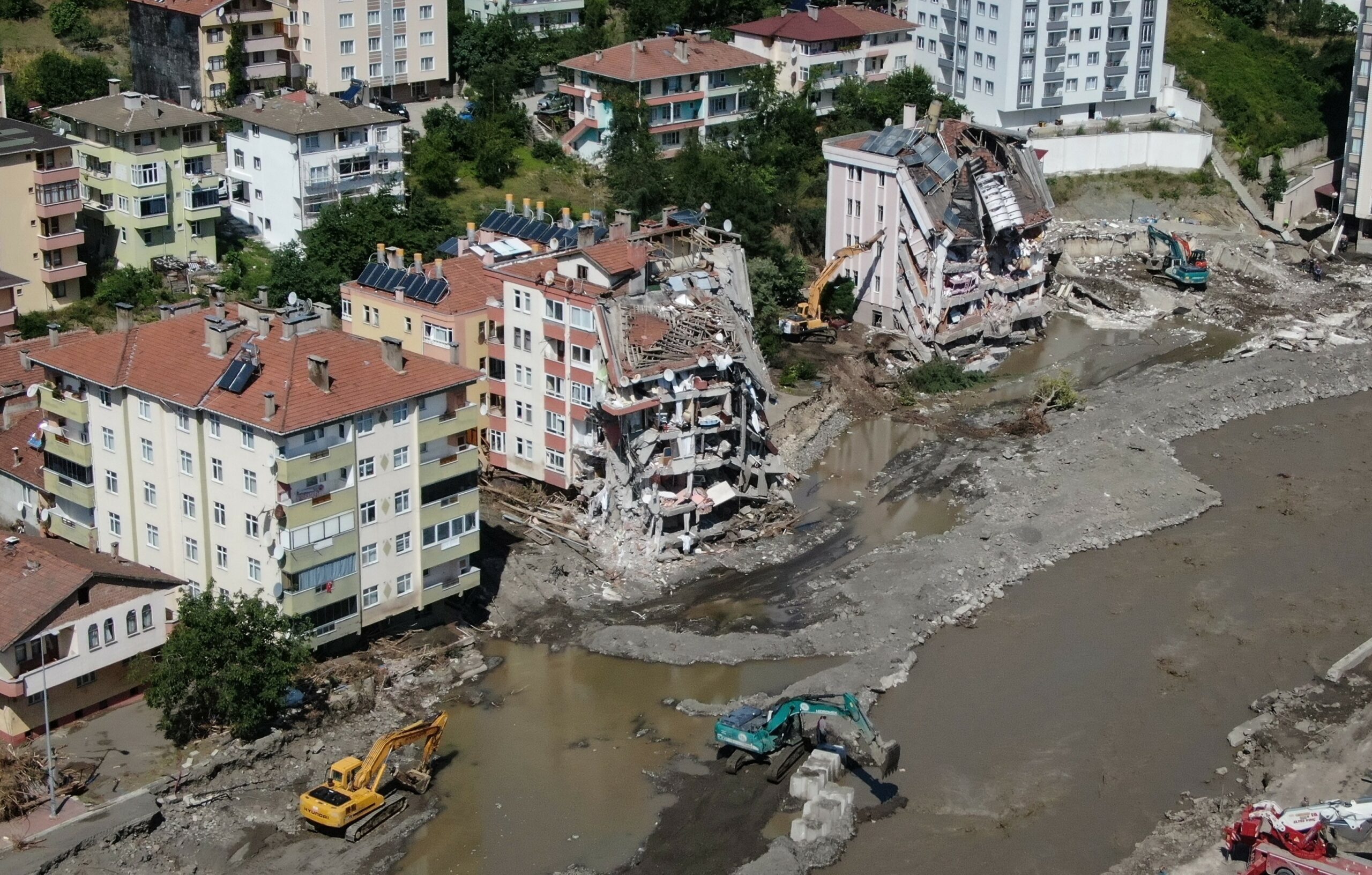 Yangın ve sel afeti mağdurları kampanyasına Katar’dan 265 milyon liralık bağış