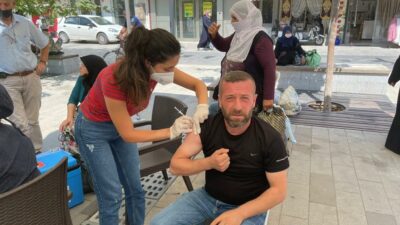 Bursa’da aşı çadırlarına büyük ilgi